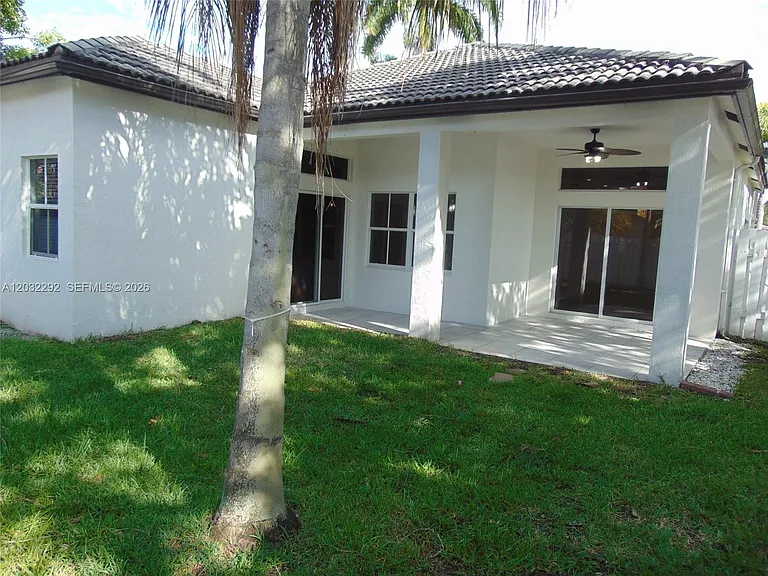 624 Vista Meadows Dr — Photo 2