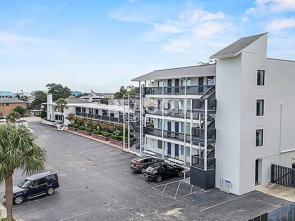 4th image of 7246 Wrightsville Ave #109