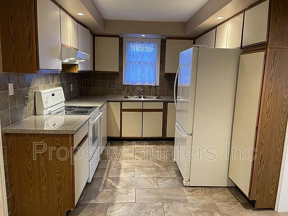 5th image of 1067 Saint Louis Ave