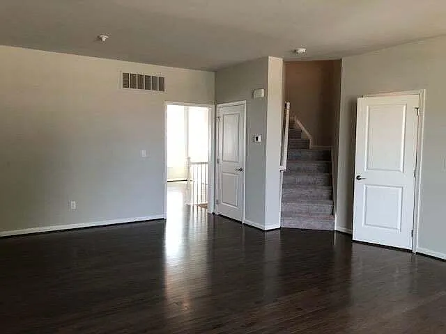 2780 Ashcombe Dr — Photo 12