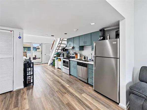 122 Swinburne Row #2, Newport, RI 02840