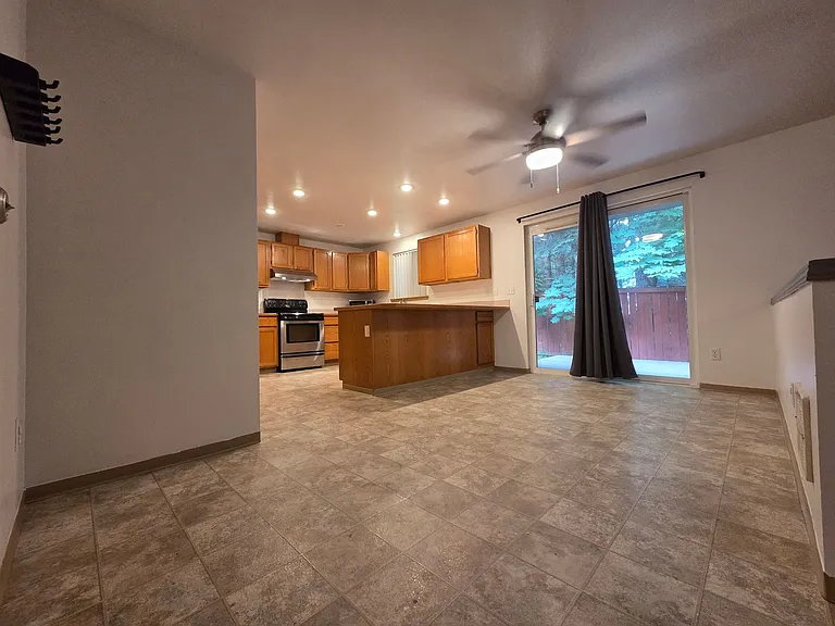 21835 Crest Ln SE — Photo 7