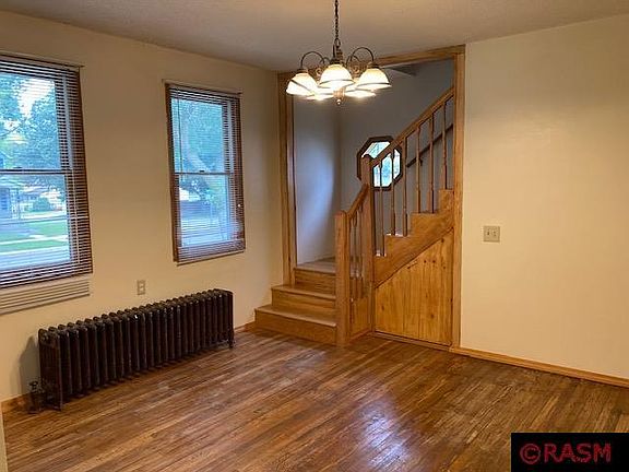 4th image of 529 1st Ave N