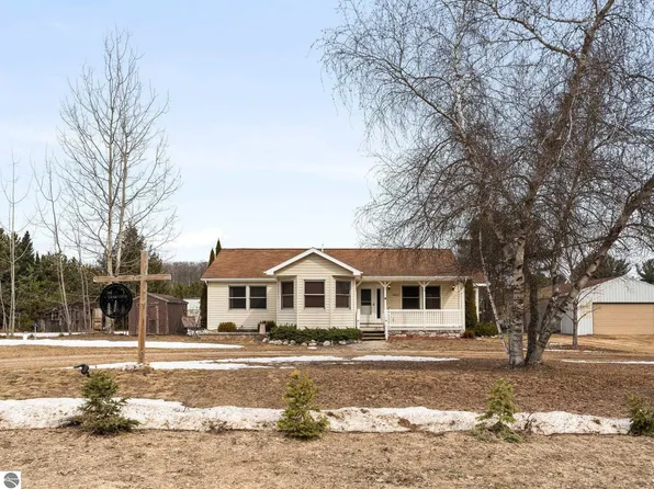 3403 Gleaner Hall Rd, Kingsley, MI 49649