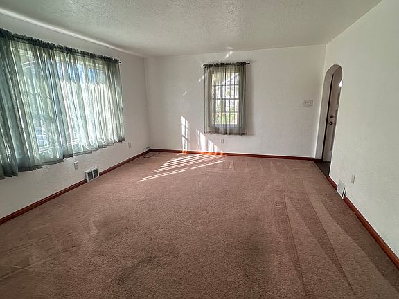 5th image of 429 Lincoln Ave