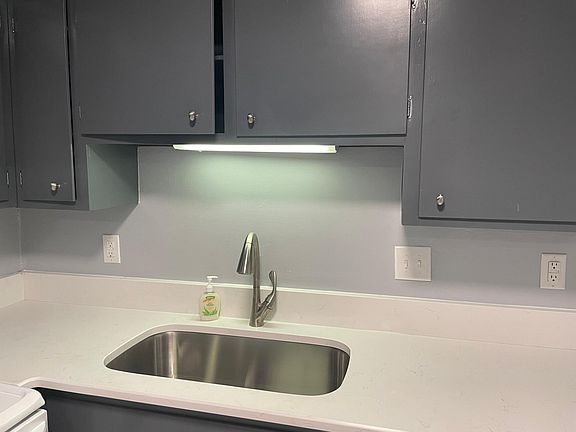 2nd image of 1002 Willow Dr APT 86
