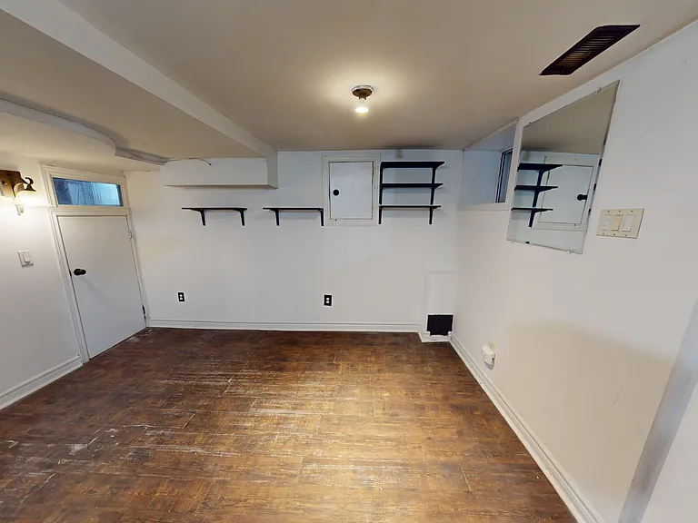 1054 Dovercourt Rd #BASEMENT — Photo 8