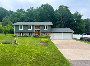E9415 Maple St, Munising, MI 49862