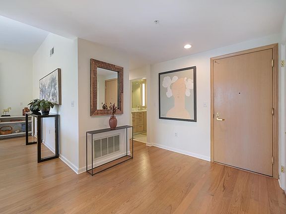5th image of 400 Deer Valley Road #5F