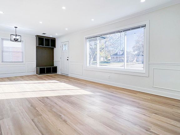 5th image of 1231 E Hudson Ave