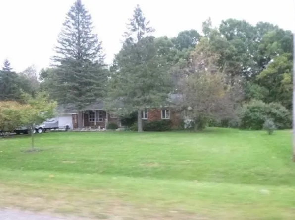 7104 Birchwood Dr, Mount Morris, MI 48458