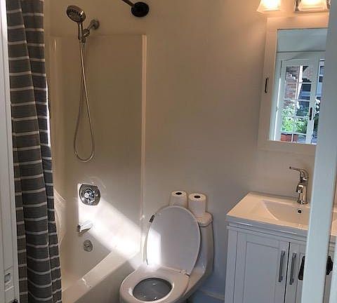 4th image of 2051 Sterling Ave #B