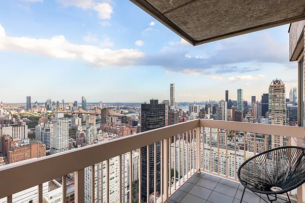 Sold by Douglas Elliman | media 22