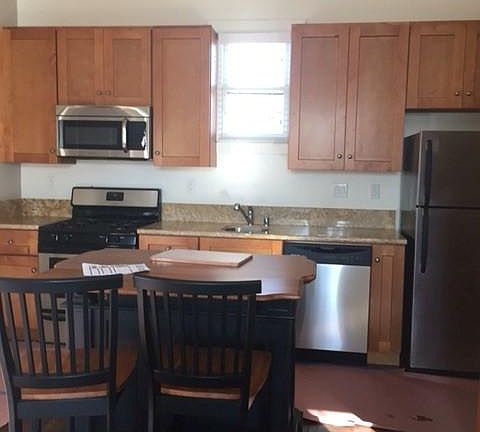 2nd image of 722 De La Vina St
