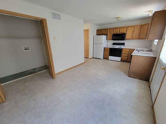 3rd image of 408 Kensington Park APT C