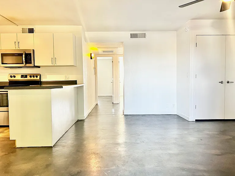 15 Melrose — Photo 11