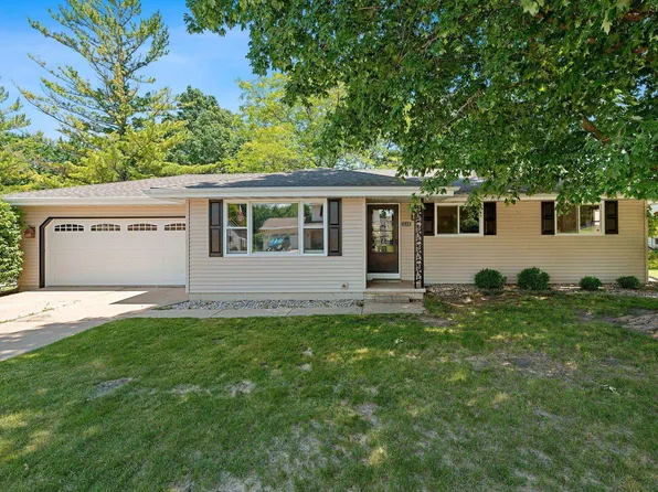 1840 Arlington Dr, Oshkosh, WI 54904