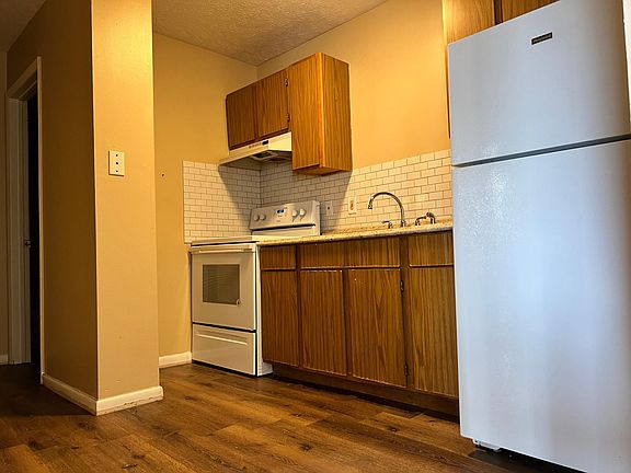3rd image of 232 Elyria St #38