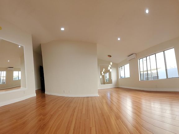 5. SUNNY - BRIGHT - AIRY - SPACIOUS - CROSS BREEZE (when there's wind) - FRESH AIR
* Vaulted Ceiling
* Dimmable Recess Lighting
* 4'x7' Framed Mirrors
* AC-Heat