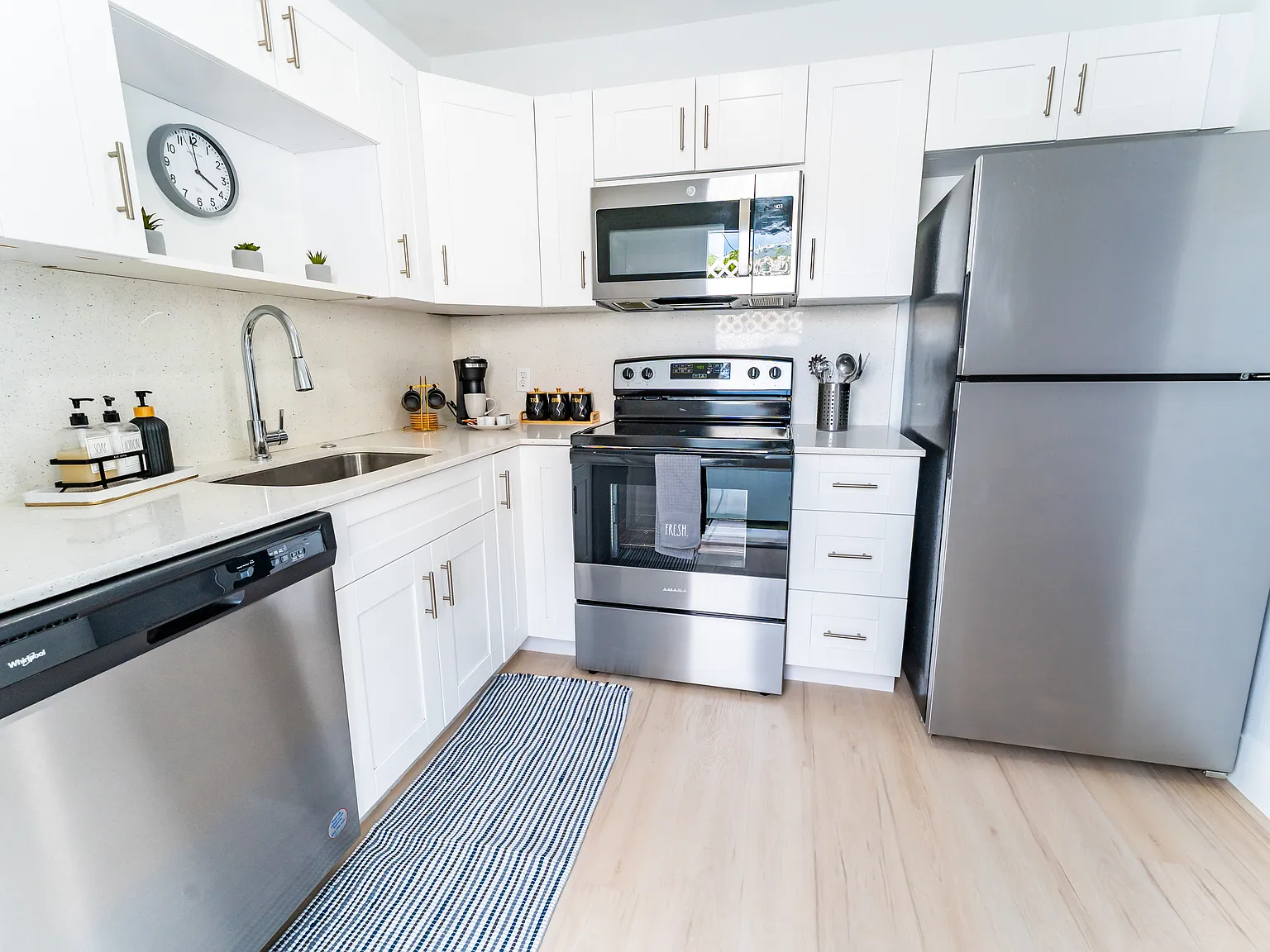 3306 SW 24th Ter — Photo 3