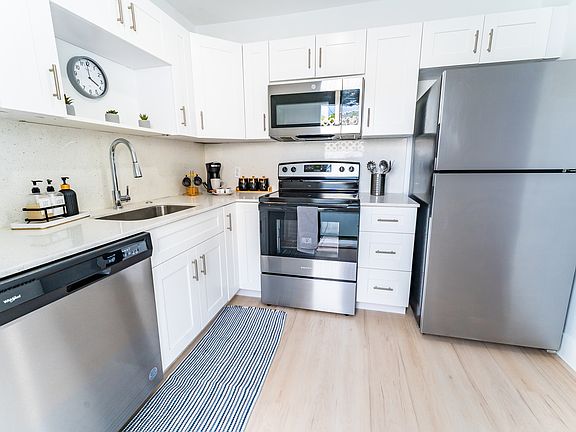 3rd image of 3306 SW 24th Ter