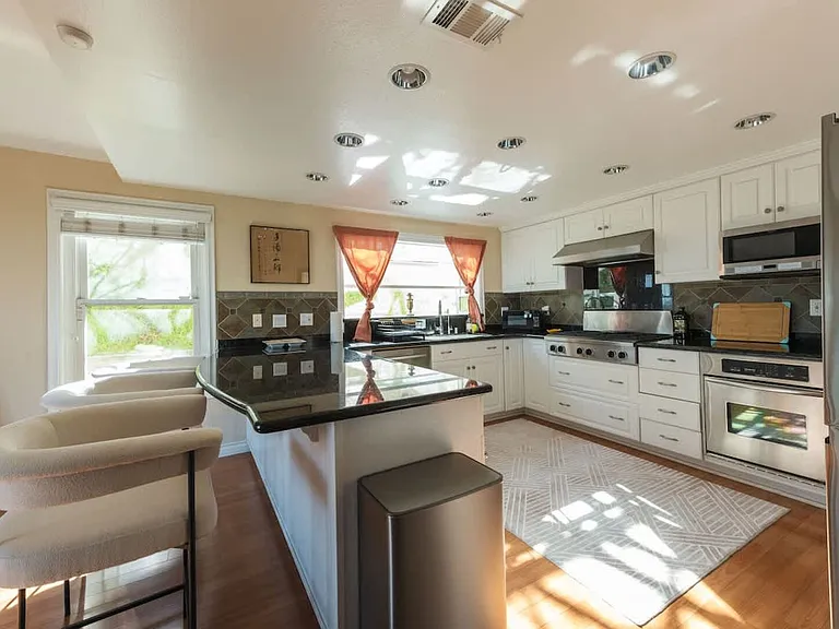Crest Vista Dr — Photo 23