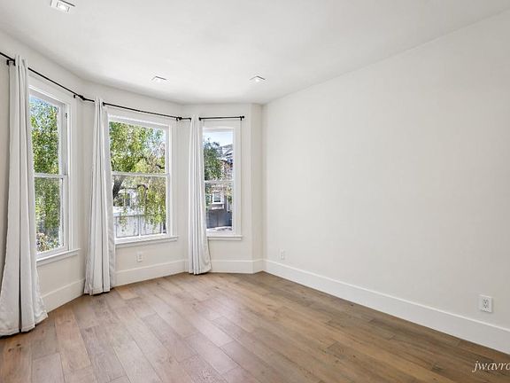 3rd image of 636 Guerrero St
