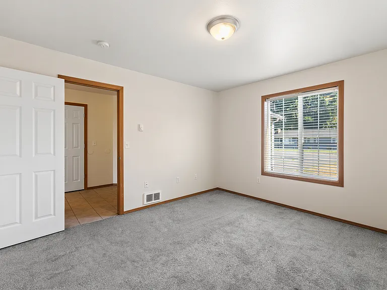 117 Violet Meadow St E — Photo 13