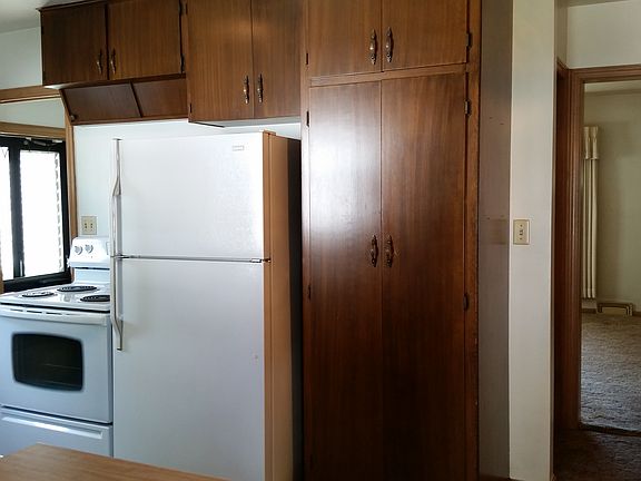 Lots of cabinet space