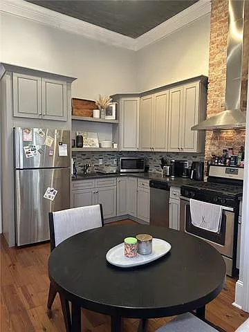 1 bed, 1.0 bath, 870 sqft, $1,350 — Photo 4