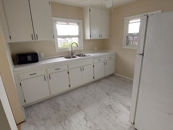 5th image of 3138 Meade Ave #3138