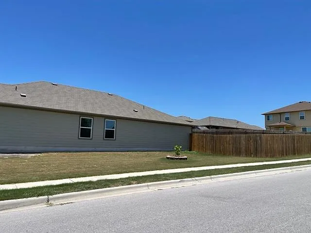 136 Denton Dr — Photo 27