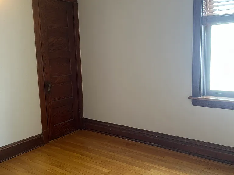 1925 W Eddy St #2 — Photo 17