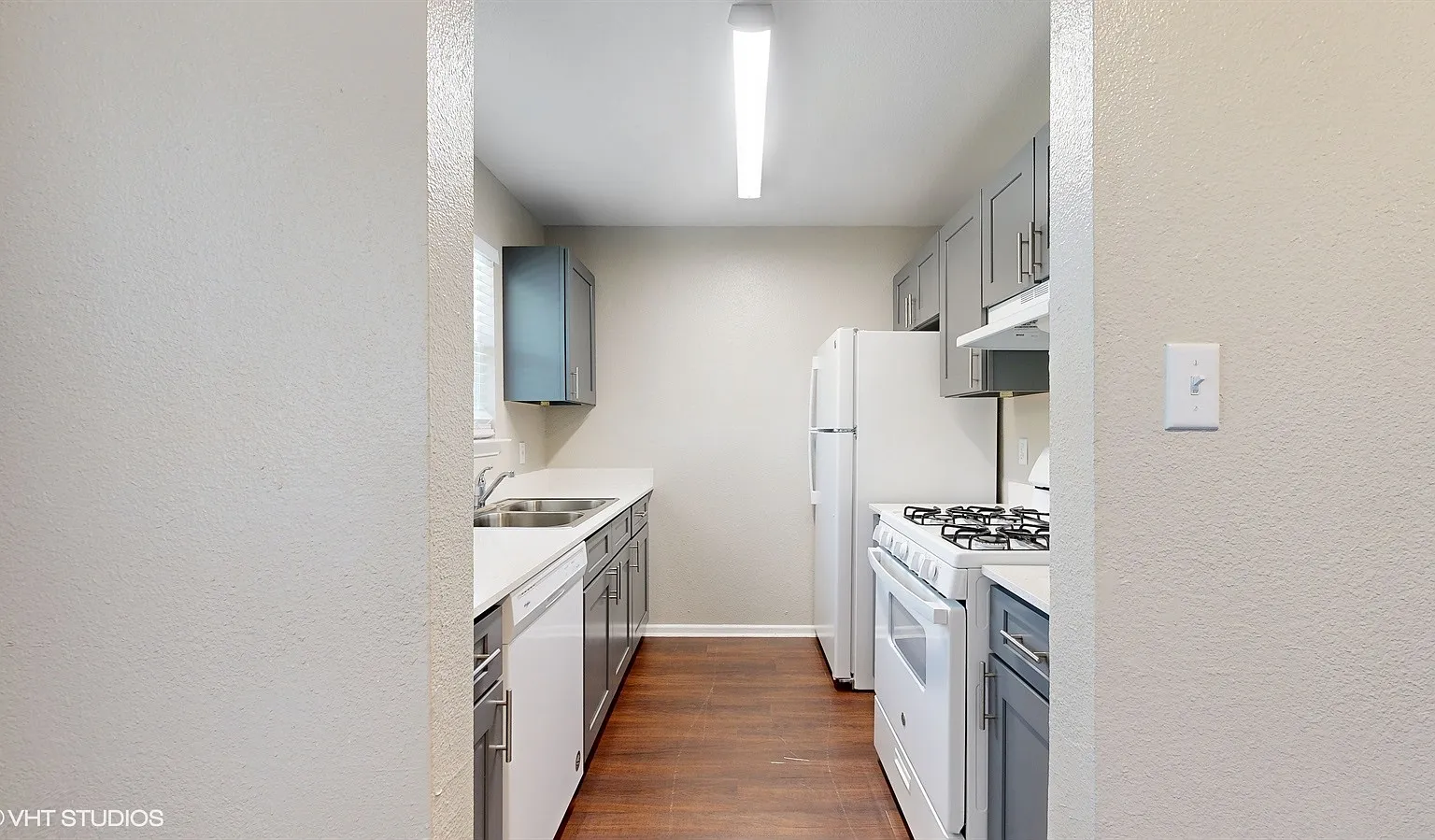 Bella Vista Apartments — Photo 3