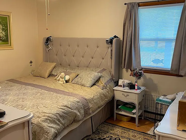 Rear bedroom- pic with furniture