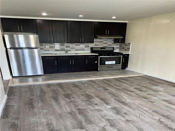 2nd image of 8725 126th St