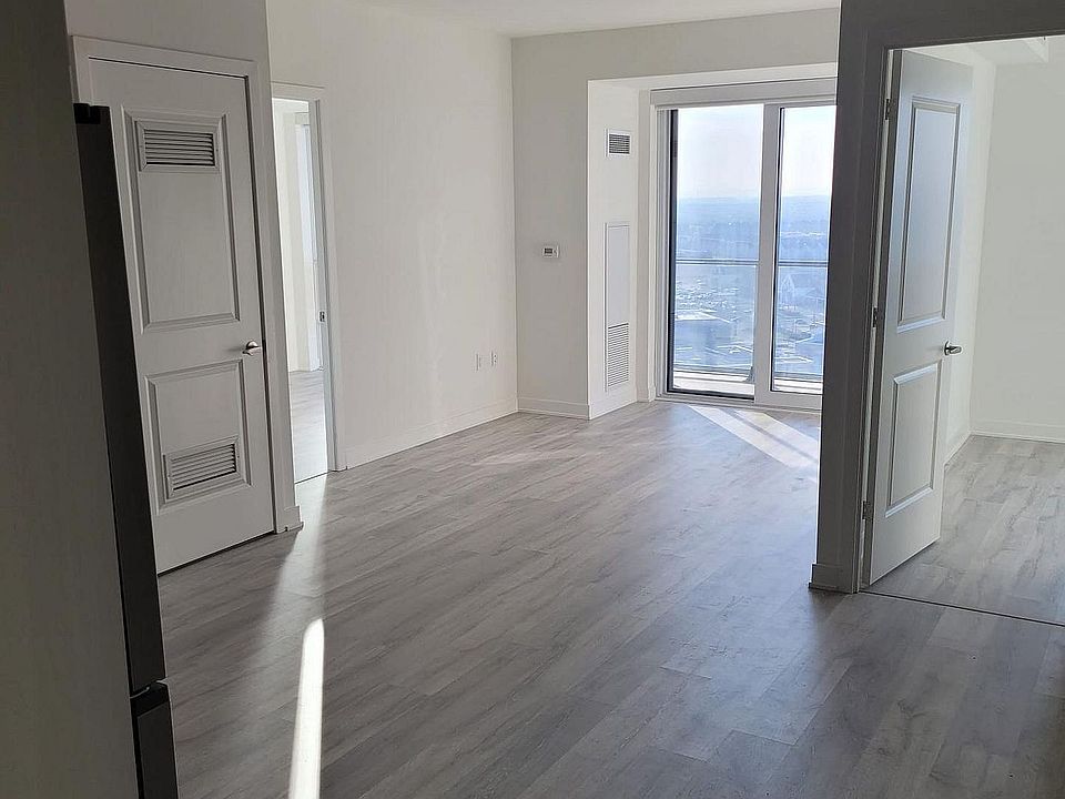 2nd image of 4655 Metcalfe Ave #1801