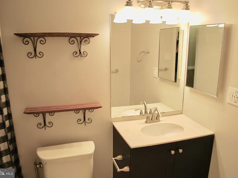 2850 Dover Ln #203 — Photo 9
