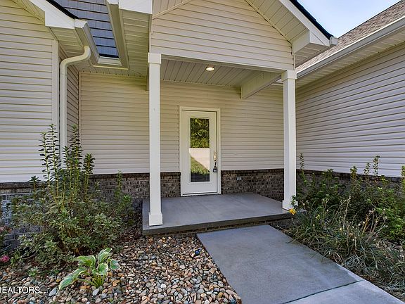 3rd image of 154 Gigi Ln