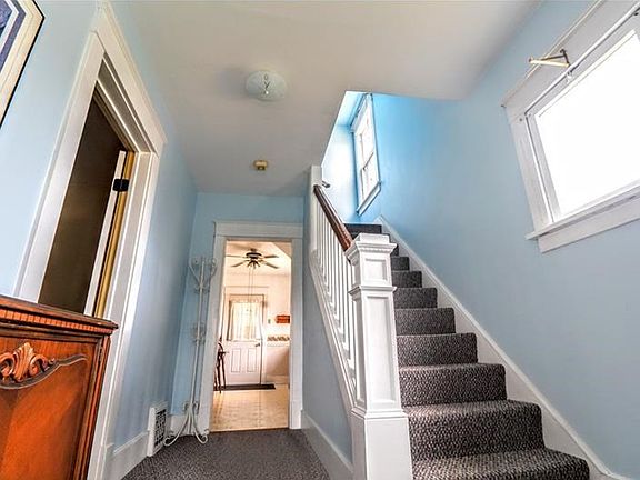 4th image of 812 Western St
