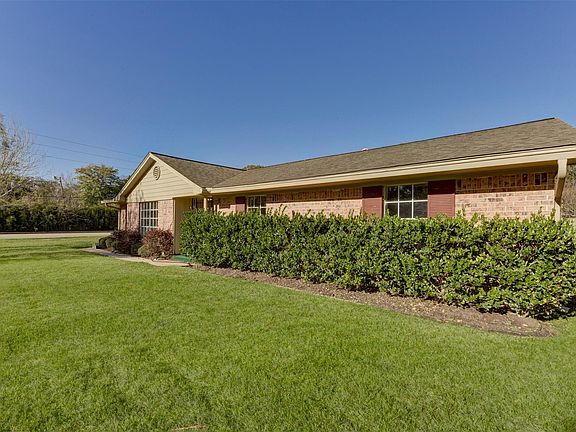 2nd image of 501 Denard Ln