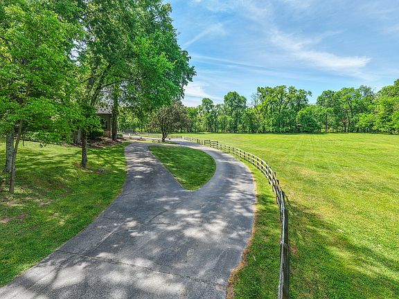 56th image of 2153 Williamsport Pike