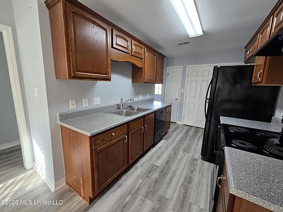 3rd image of 15011 Camp Ln