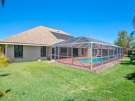 4th image of 1735 Lakeside Dr