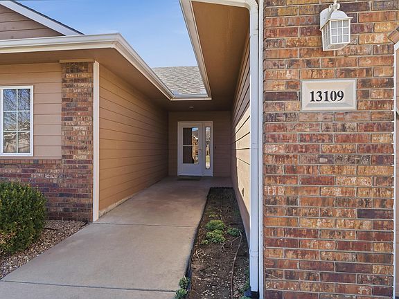 4th image of 13109 W Hunters View St