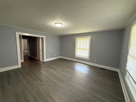 4th image of 1221 Wilson Ave SE