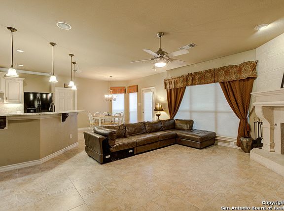 5th image of 32 Inwood Heights Dr N