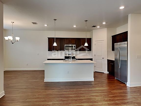 5th image of 1016 Walden Pond Dr
