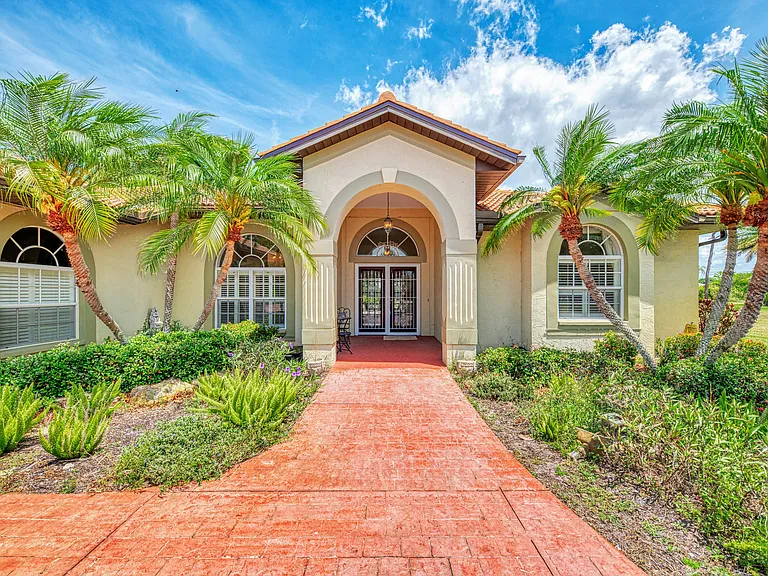 915 Park Place Dr — Photo 1