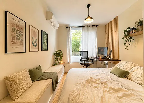 Bedroom, photo 1